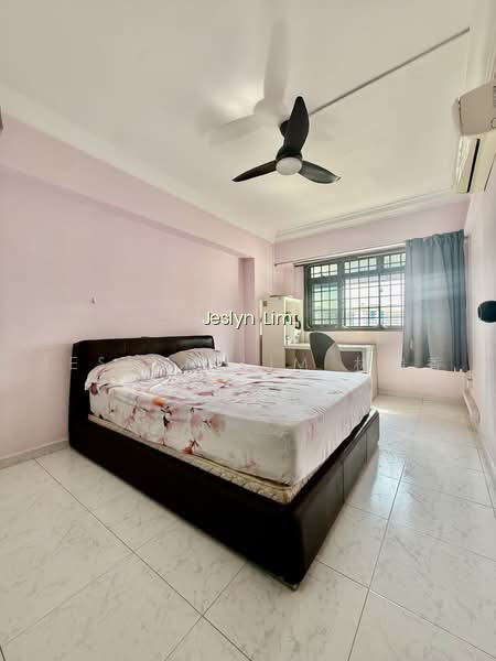 322 SEMBAWANG CLOSE photo 3