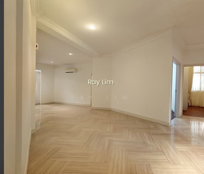 ORANGE REGENCY photo 4