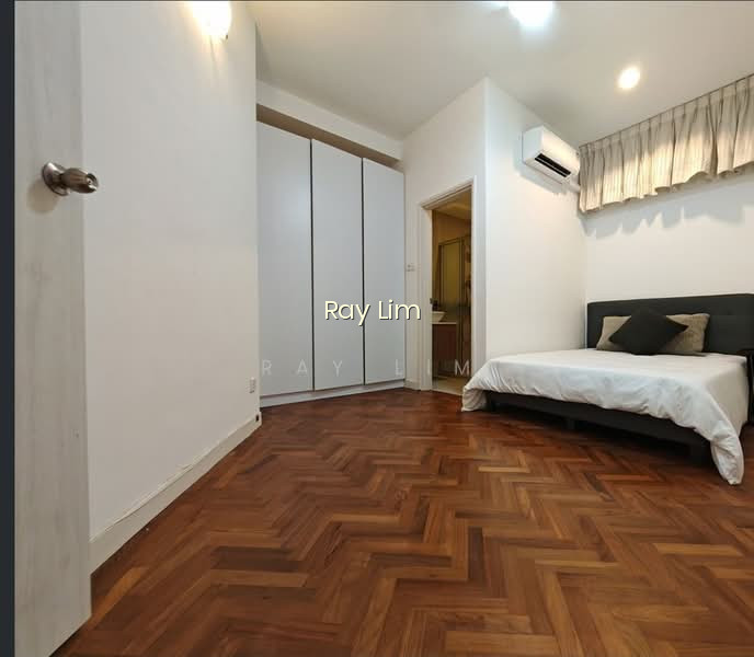 ORANGE REGENCY photo 5