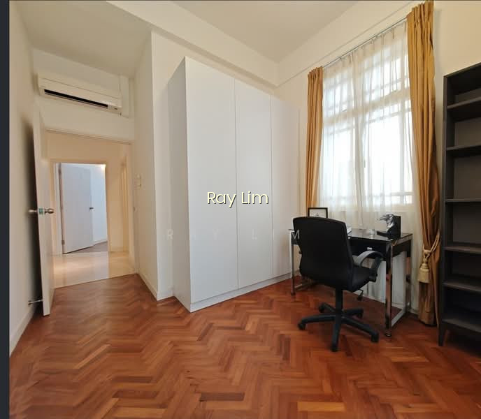 ORANGE REGENCY photo 6