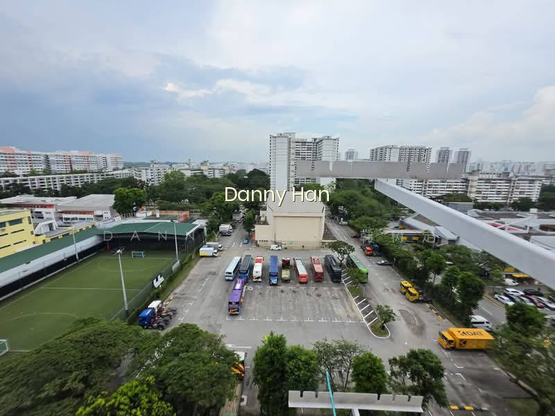 185 BOON LAY AVENUE photo 2