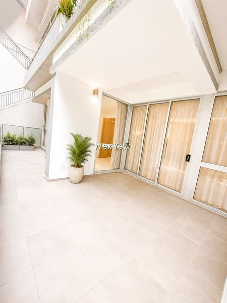 8 @ MOUNT SOPHIA photo 4