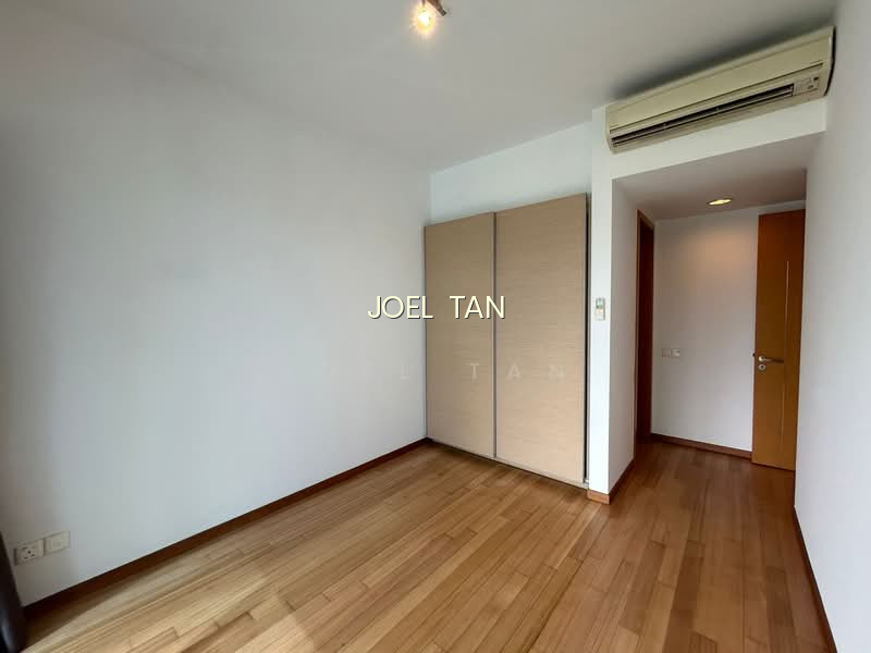 MARINA BAY RESIDENCES photo 2