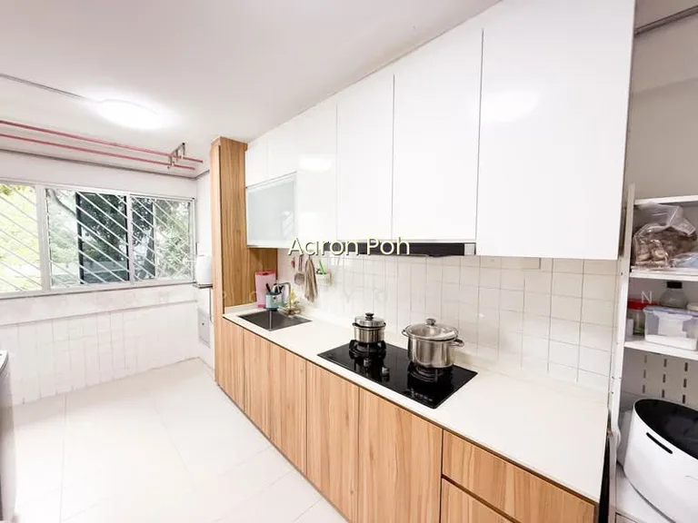825 Woodlands Street 81 image 1 of 8