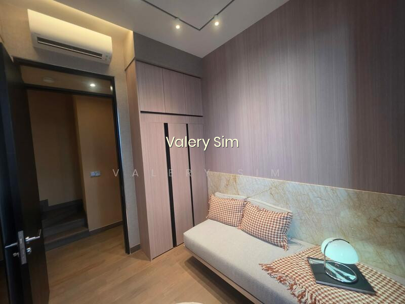 NEAR OPHIR ROAD, MIDDLE ROAD, SEAH ST, RAFFLES BOULEVARD, BRAS BASAH ROAD AND BUGIS MRT photo 5