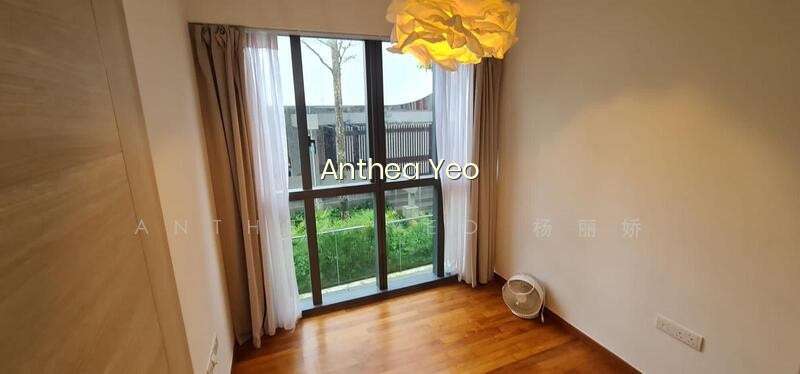 SOPHIA HILLS photo 4