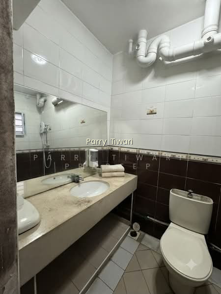 312 SEMBAWANG DRIVE photo 3