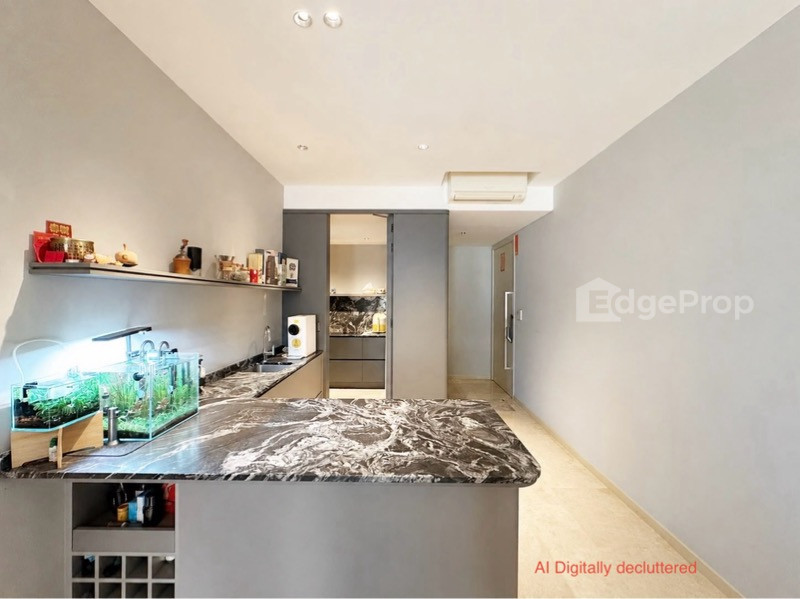 STRATUM photo 3