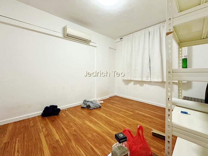 477 TAMPINES STREET 43 photo 3