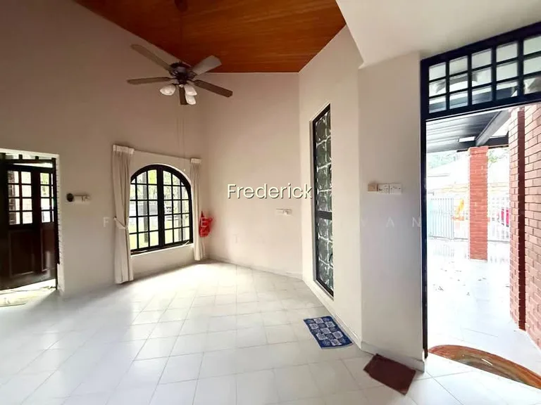 Spacious Detached House for Rent Along Cashew Road image 1 of 10