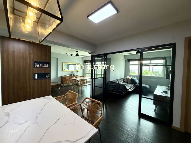 421B NORTHSHORE DRIVE image 1 of 10