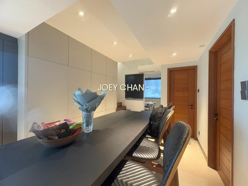 FREEHOLD PENTHOUSE 5 ROOMS TASTEFULLY RENOVATED NEAR STEVENS MRT image 1 of 10
