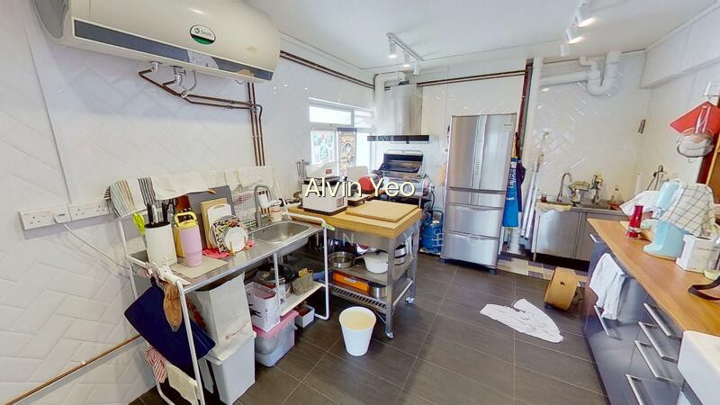9 JALAN RUMAH TINGGI photo 2
