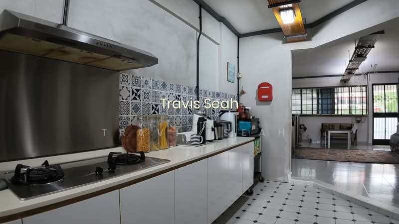 304 SERANGOON AVENUE 2 photo 5