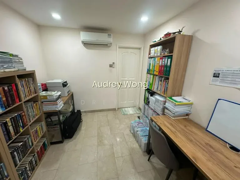 Star Buy 3 Storey Terrace @ Kovan/Hougang/Poh Huat/Kang Choo Bin image 1 of 3