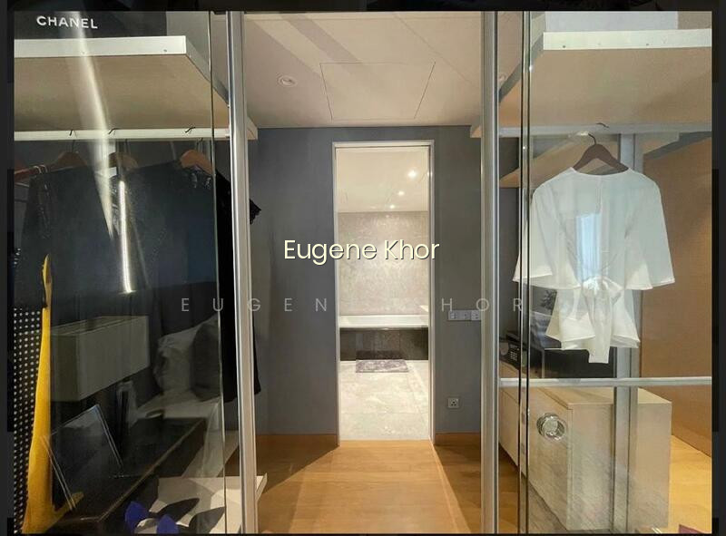 !!! CITY LIVING !!! LUXURY LIVING !!! RARE AND PRESTIGIOUS !!! photo 2