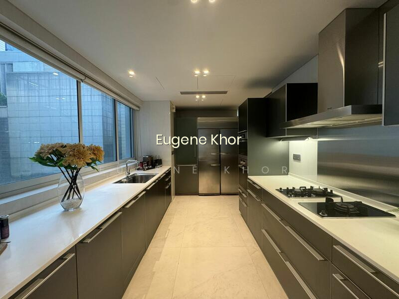 !!! CITY LIVING !!! LUXURY LIVING !!! RARE AND PRESTIGIOUS !!! photo 5
