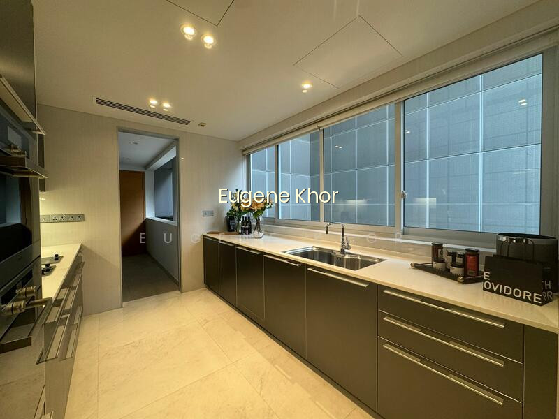 !!! CITY LIVING !!! LUXURY LIVING !!! RARE AND PRESTIGIOUS !!! photo 6