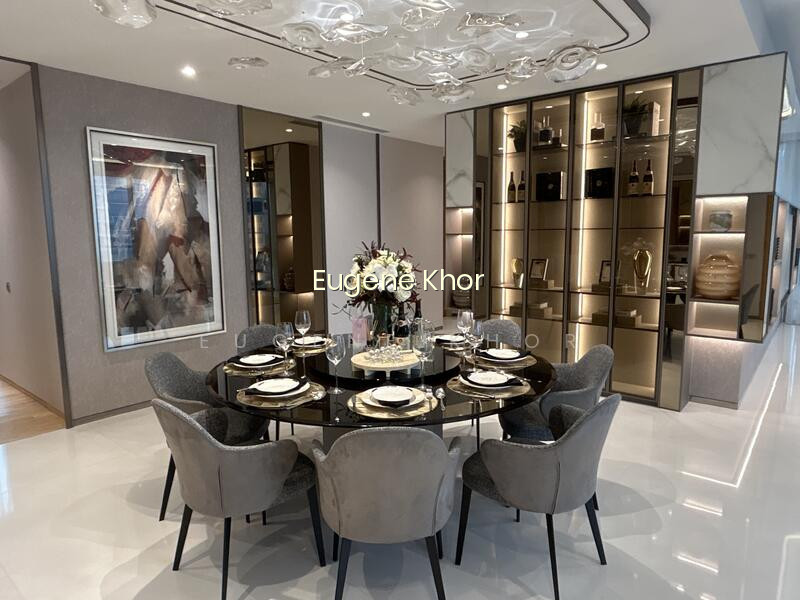 !!! CENTRALLY LOCATED !!! LUXURY LIVING !!! RARE AND PRESTIGIOUS !!! photo 2