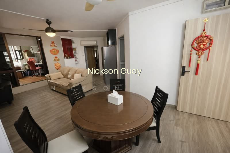 233 COMPASSVALE WALK image 1 of 10