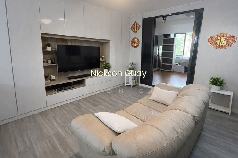233 COMPASSVALE WALK photo 2