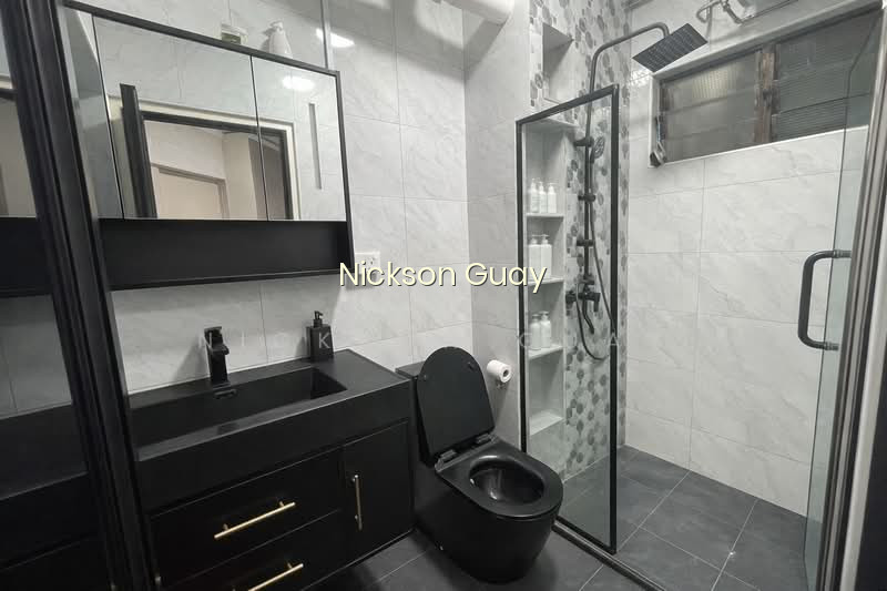 233 COMPASSVALE WALK photo 5