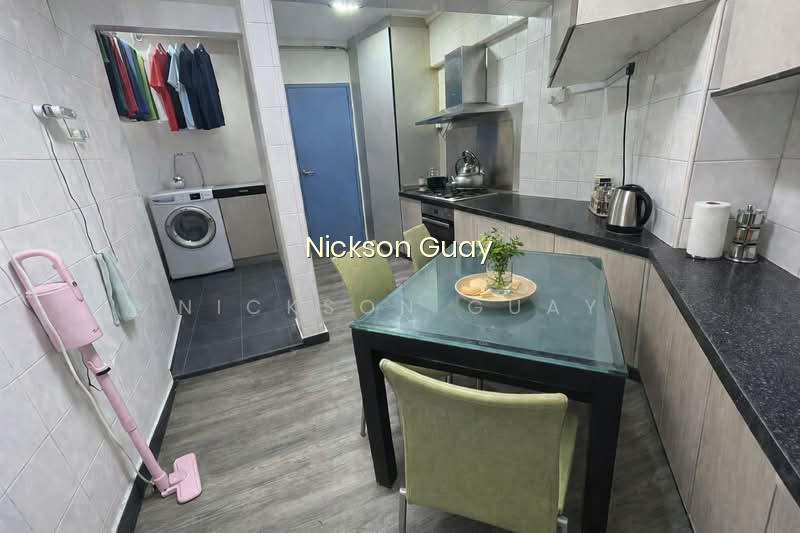 233 COMPASSVALE WALK photo 6