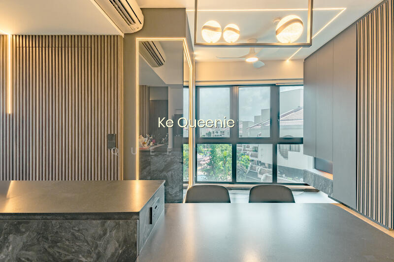 FREEHOLD - SPACIOUS - MRT - SUPER UNDERVALUED image 1 of 10
