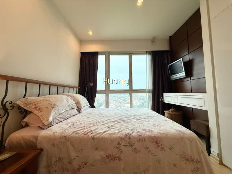 GOLDENHILL PARK CONDO photo 2