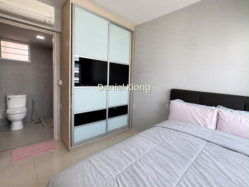 467A FERNVALE LINK image 1 of 8