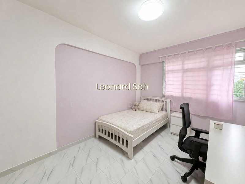 329 SERANGOON AVENUE 3 photo 2