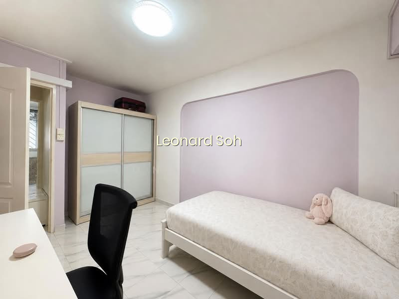329 SERANGOON AVENUE 3 photo 3