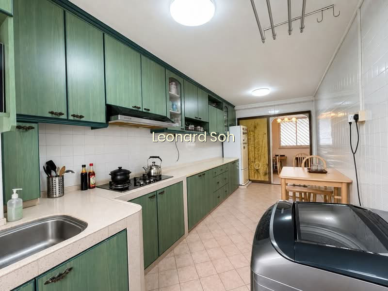 329 SERANGOON AVENUE 3 photo 5