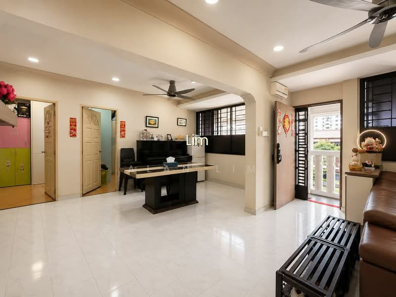 302 WOODLANDS STREET 31 image 1 of 10