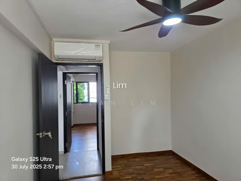 461 TAMPINES STREET 44 image 1 of 10