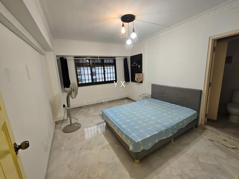 324 SEMBAWANG CLOSE image 1 of 7
