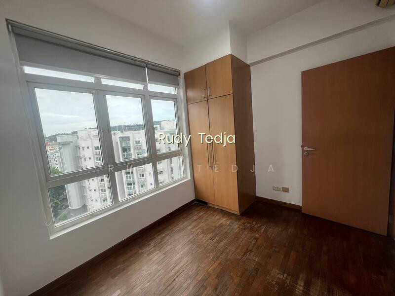 SUMMERHILL photo 5