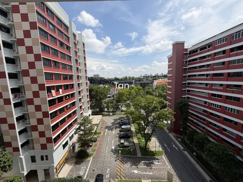 12 TOH YI DRIVE image 1 of 10