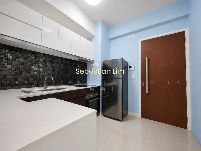 CHEAP CITY FRINGE FREEHOLD 1 PLUS STUDY! image 1 of 4