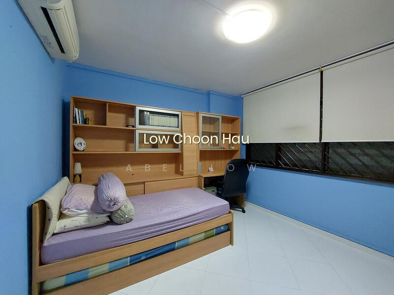 918 HOUGANG AVENUE 9 image 1 of 9
