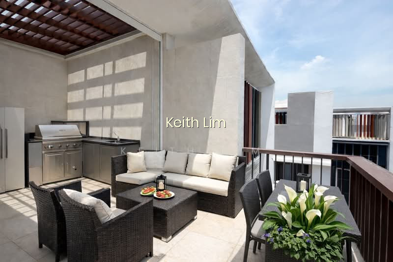 ⭐️ MOVE-IN READY PENTHOUSE /W LAKE VIEWS | HUGE SIZE | BESIDE MRT & TOP INTERNATIONAL SCHOOL⭐ image 1 of 10