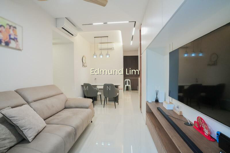 RIVERFRONT RESIDENCES photo 2