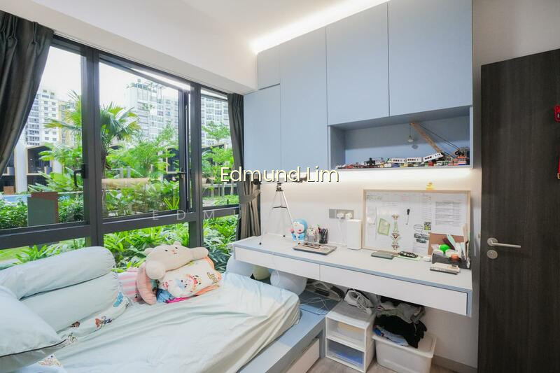RIVERFRONT RESIDENCES photo 5