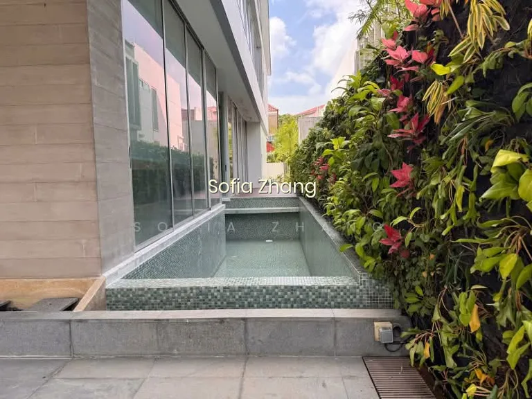 Designer Renovated Bungalow With Pool at Duchess Rd - 6B7B Plus Helper Room image 1 of 10