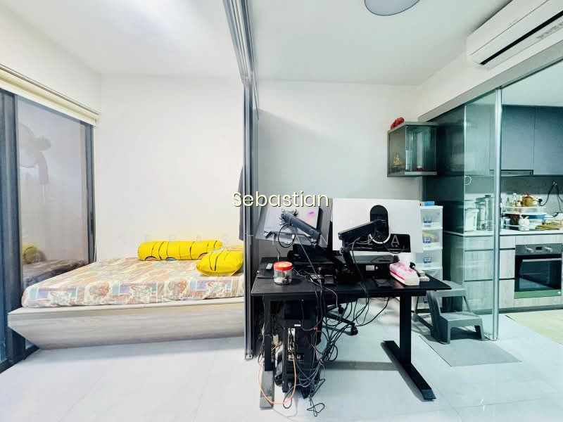 RIVERFRONT RESIDENCES photo 5