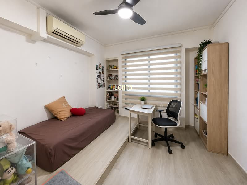 SPACIOUS EXEC APARTMENT WALK TO 2 MRT STATION! image 1 of 3
