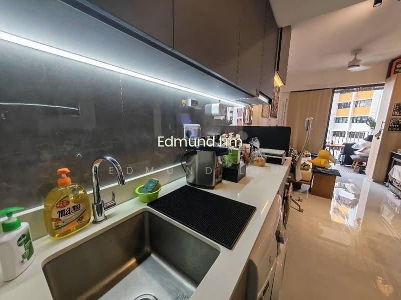 RIVERFRONT RESIDENCES photo 5