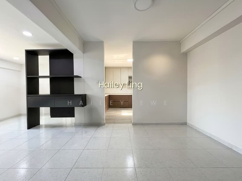 658 WOODLANDS RING ROAD image 1 of 10