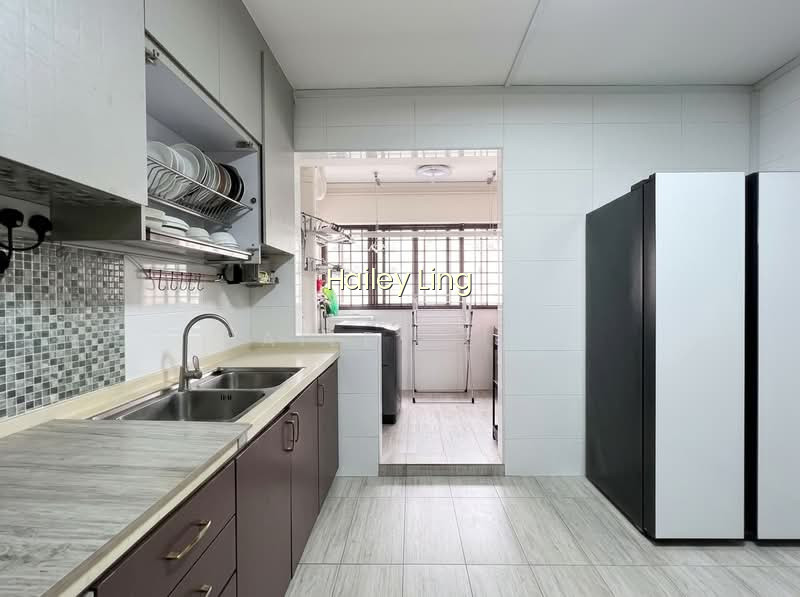658 WOODLANDS RING ROAD photo 3