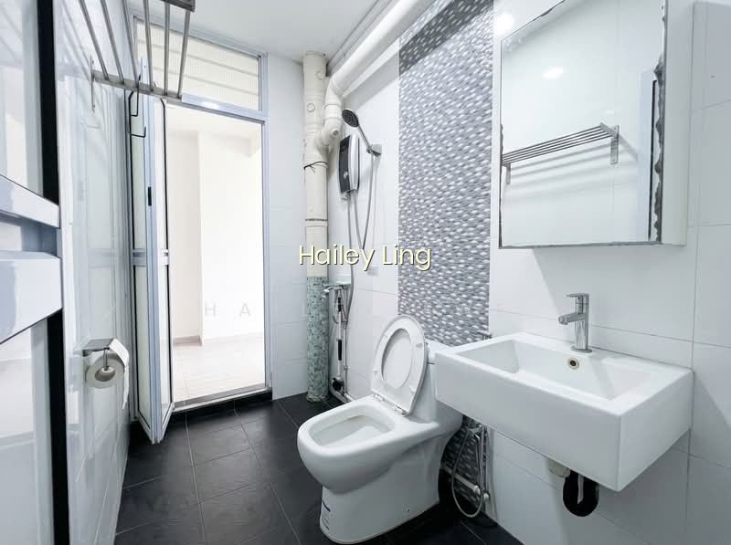 658 WOODLANDS RING ROAD photo 4